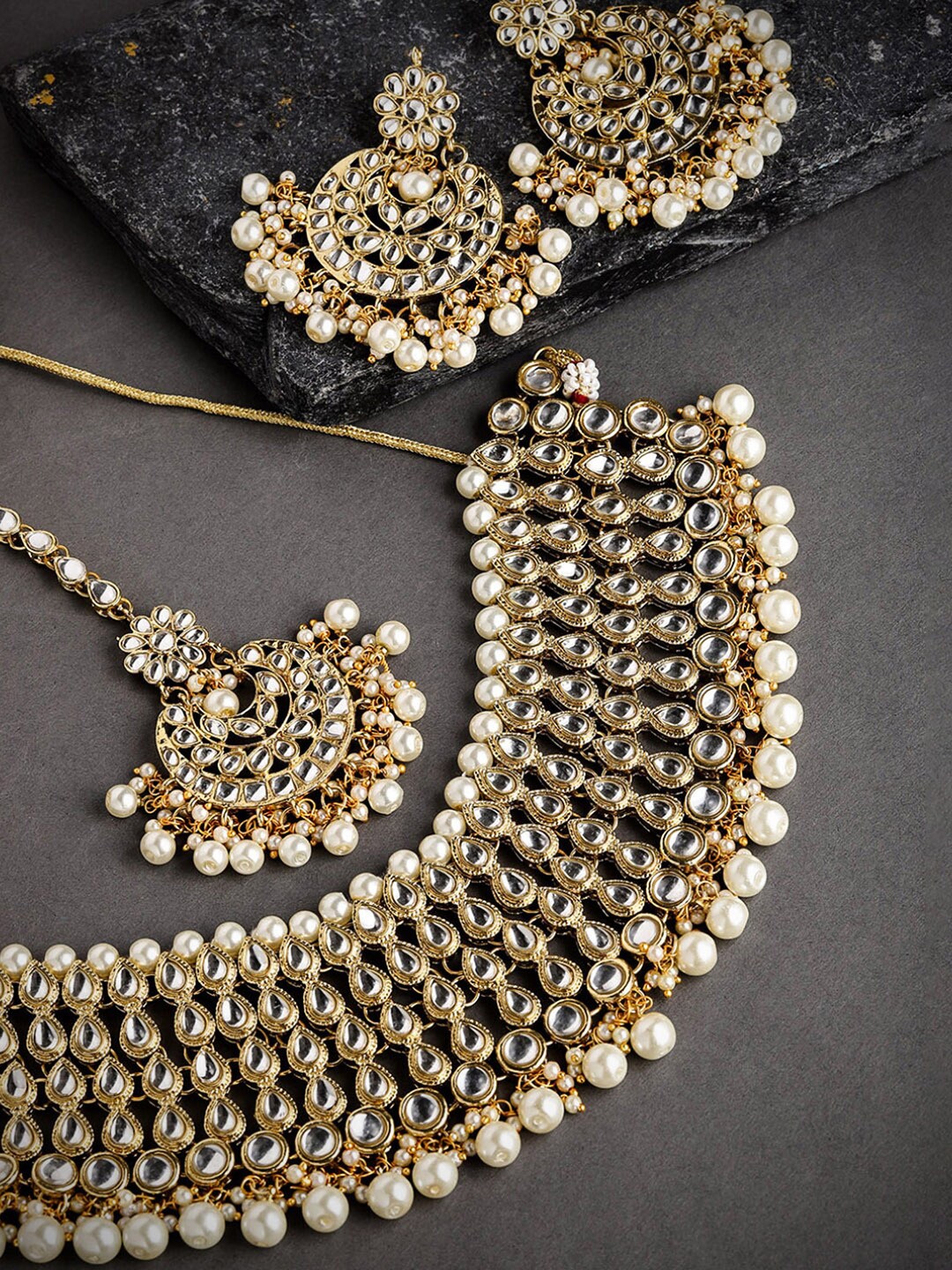 

Sukkhi Gold-Plated Kundan-Studded & Beaded Choker Necklace & Earrings Set With Maang Tika