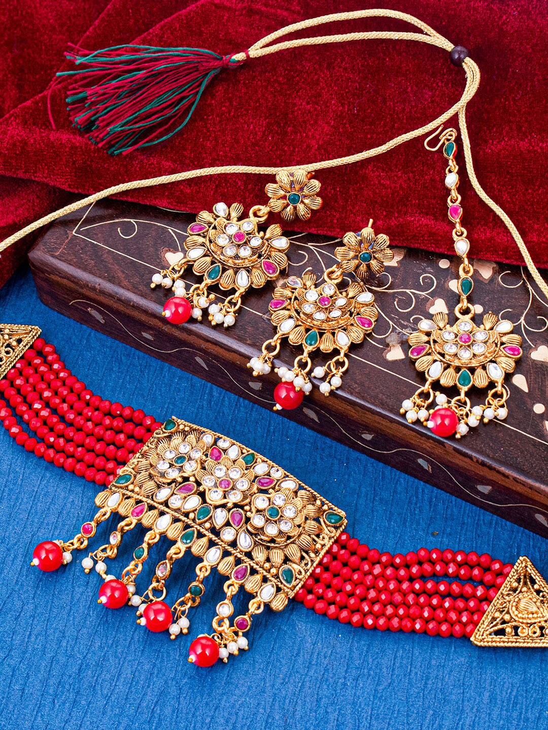 

Sukkhi Gold-Plated Stone-Studded & Beaded Jewellery Set