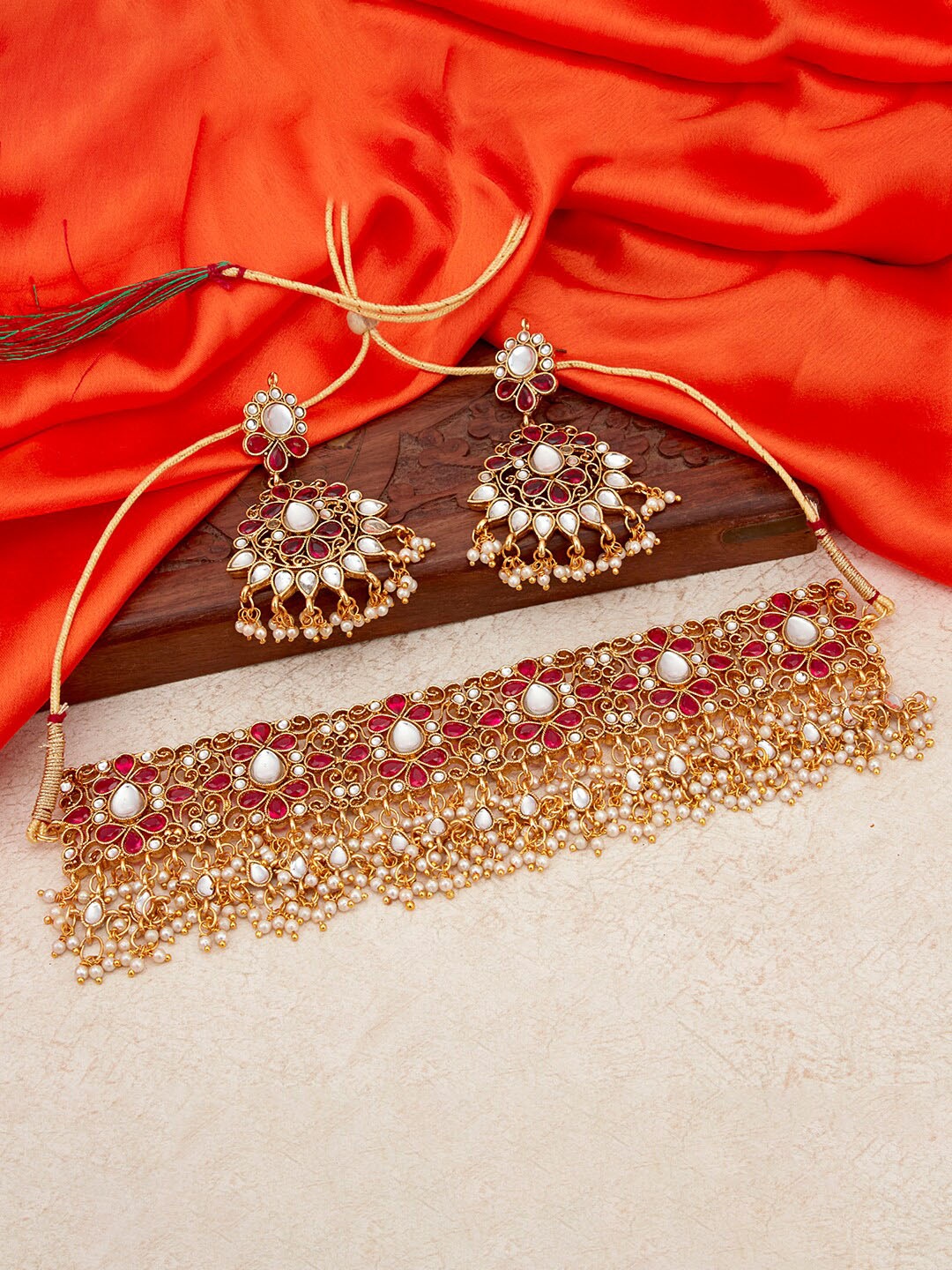 

Sukkhi Gold-Plated Kundan-Studded & Beaded Necklace & Earrings Set