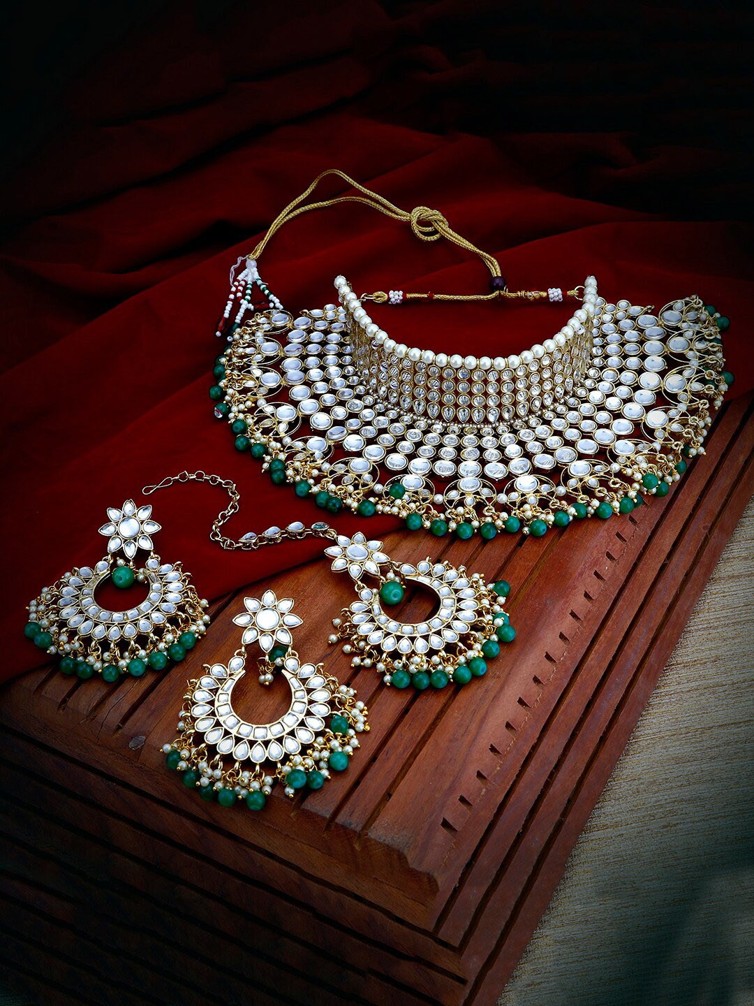 

Sukkhi Gold-Plated Kundan-Studded Pearl-Beaded Jewellery Set