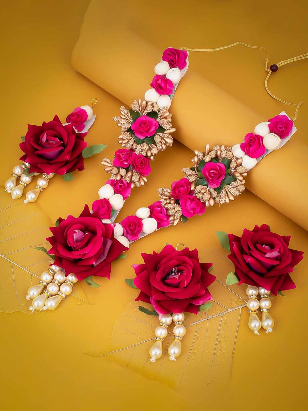 

Sukkhi Single Layered Flower Necklace & Earrings Set, Pink