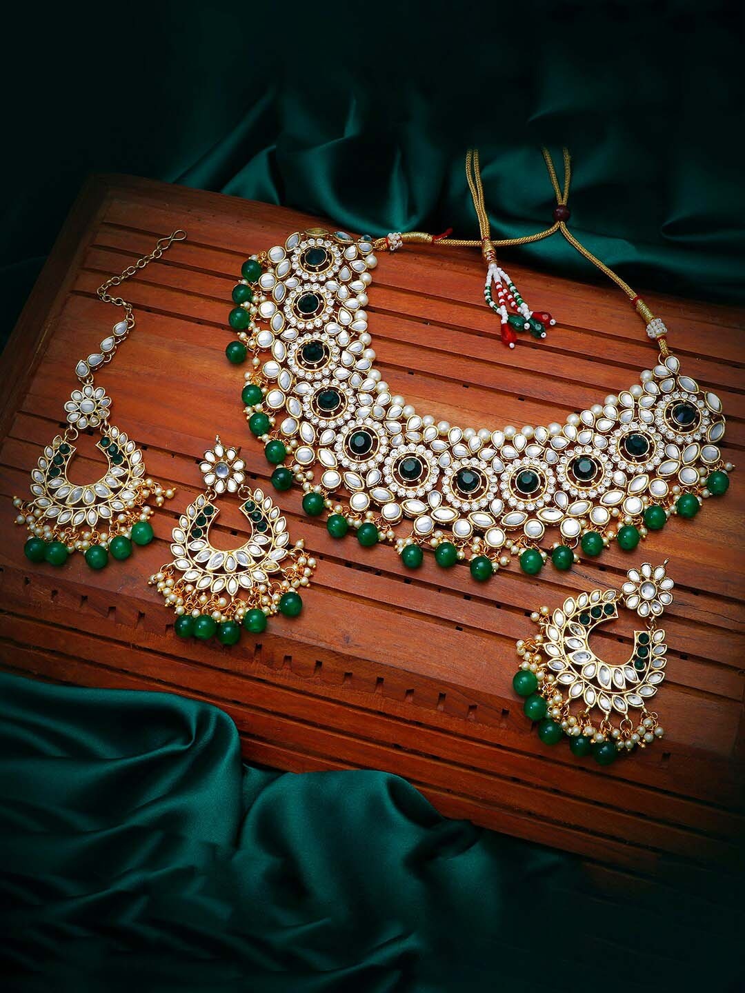 

Sukkhi Gold-Plated Kundan-Studded and Beaded Necklace & Earrings Set With Maang Tika