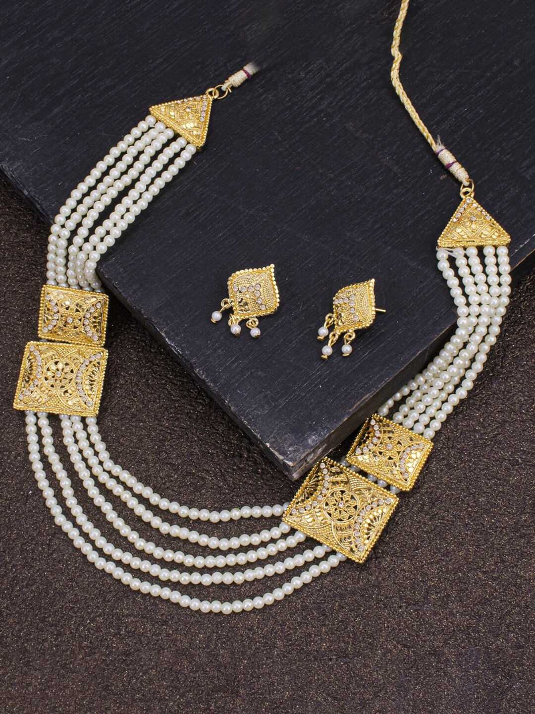 

Sukkhi Gold-Plated Pearl-Studded & Beaded Jewellery Set