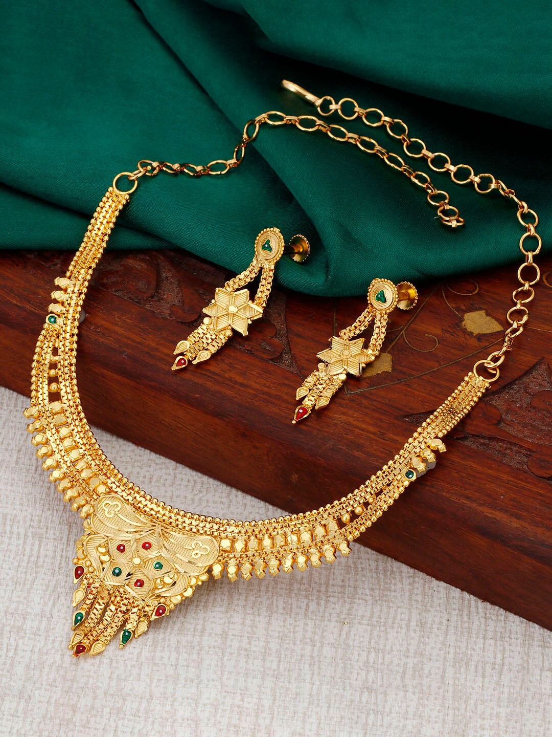 

Sukkhi Gold-Plated Stone-Studded Jewellery Set