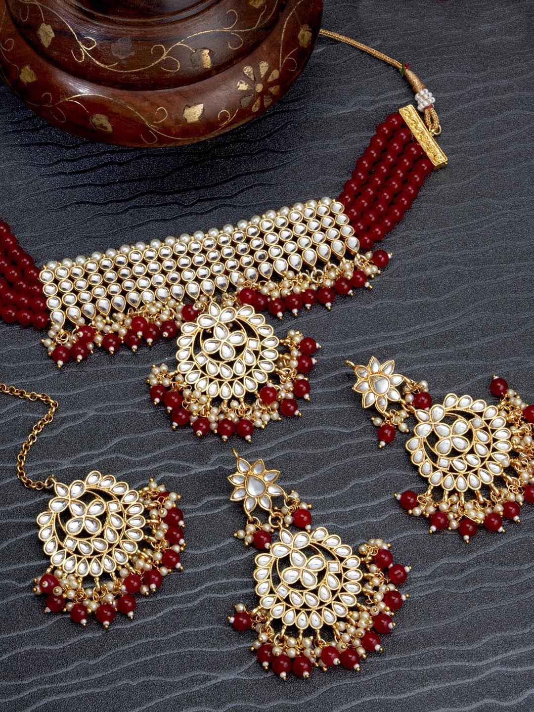 

Sukkhi Gold-Plated Kundan-Studded Jewellery Set