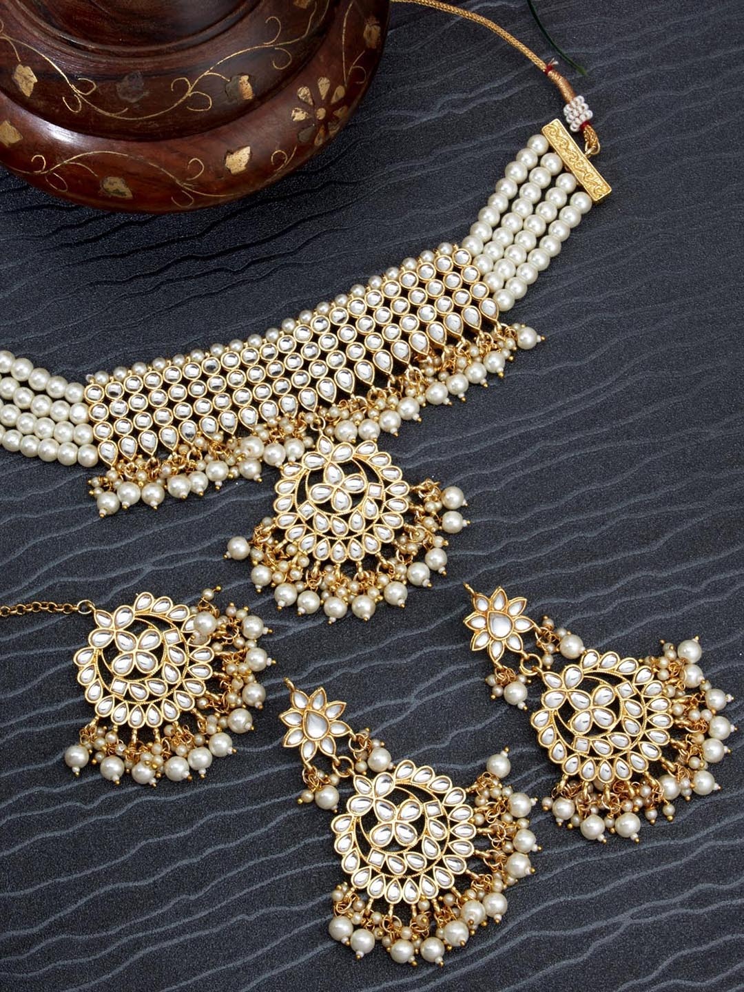 

Sukkhi Gold-Plated Kundan-Studded & Beaded Necklace and Earrings with Maang Tika