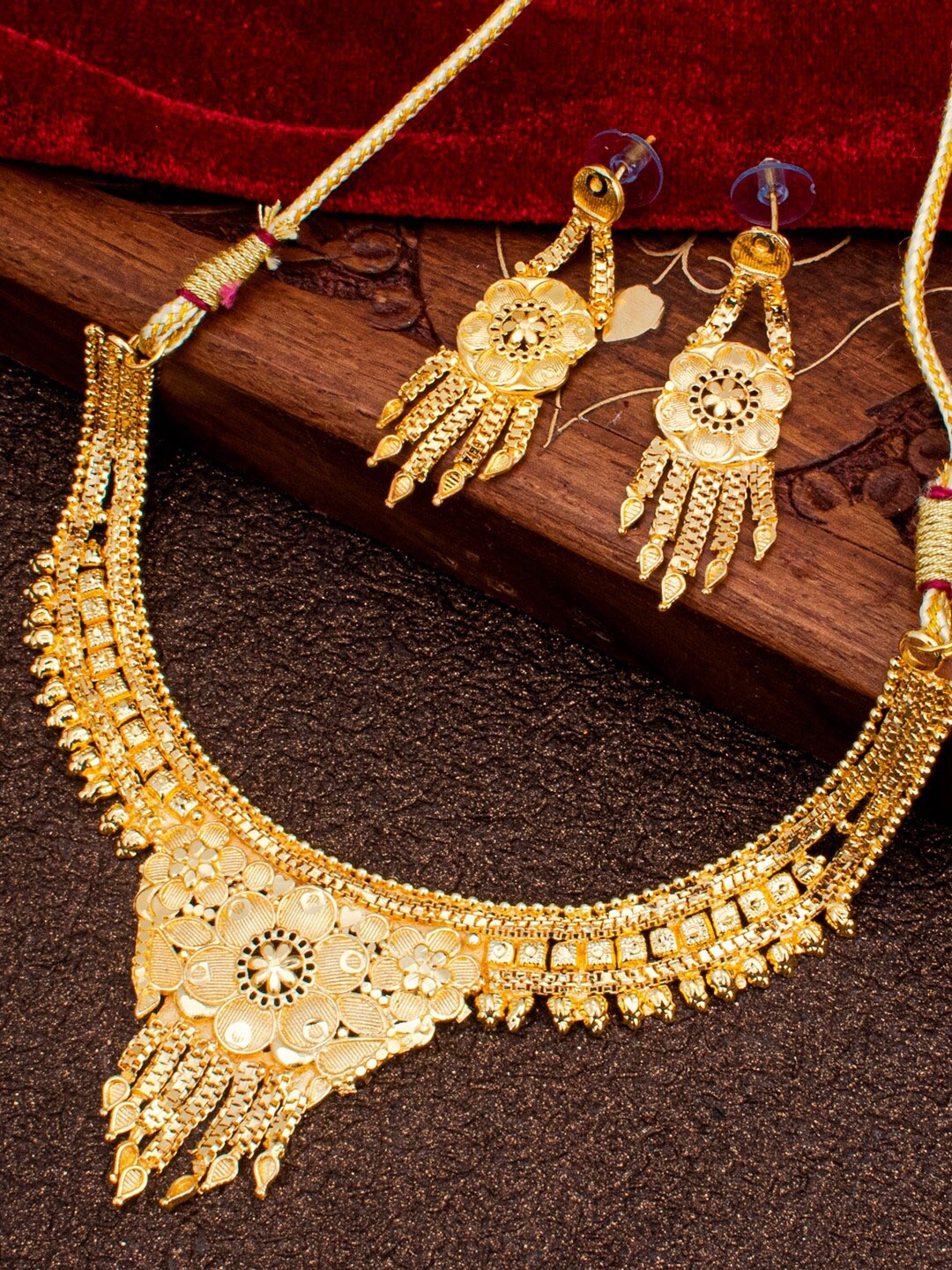 

Sukkhi Gold-Plated Floral Design Jewellery Set