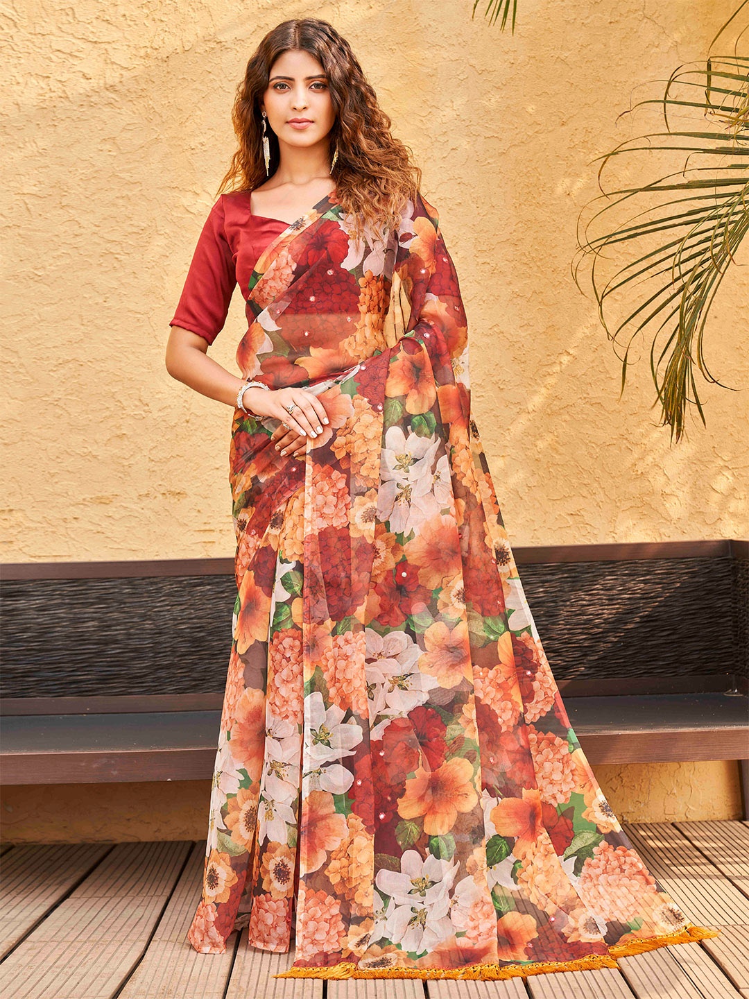 

Tikhi Imli Red & Peach-Coloured Floral Printed Organza Saree