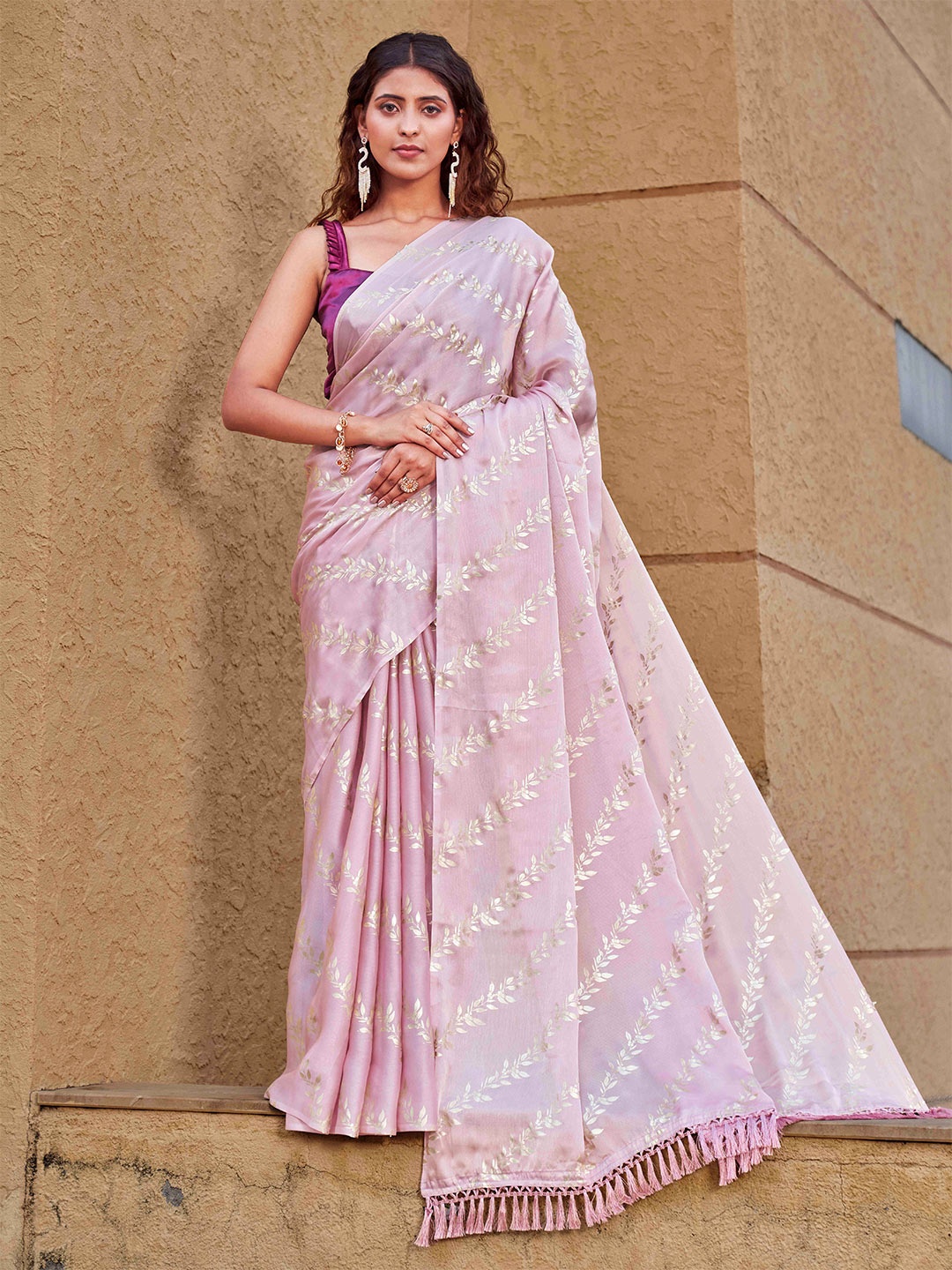 

Tikhi Imli Pink & Gold-Toned Ethnic Motifs Woven Design Saree