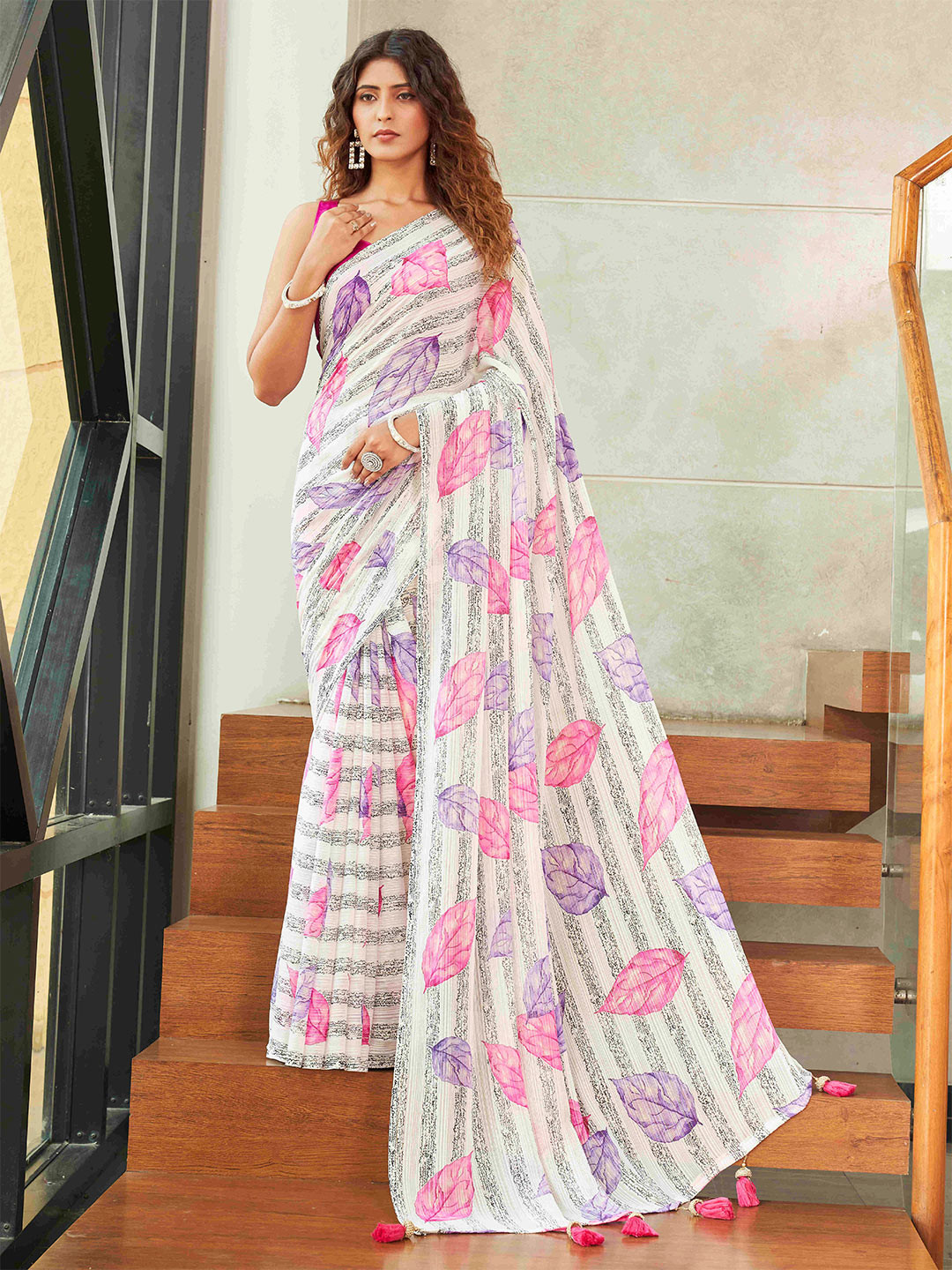 

Tikhi Imli White & Pink Floral Printed Saree