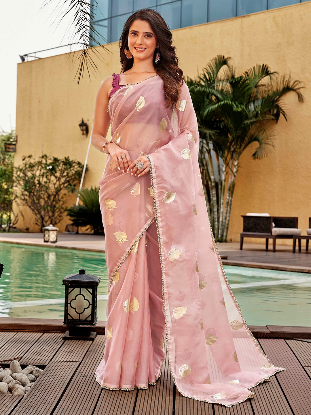 

Tikhi Imli Pink & Gold-Toned Floral Printed Organza Saree