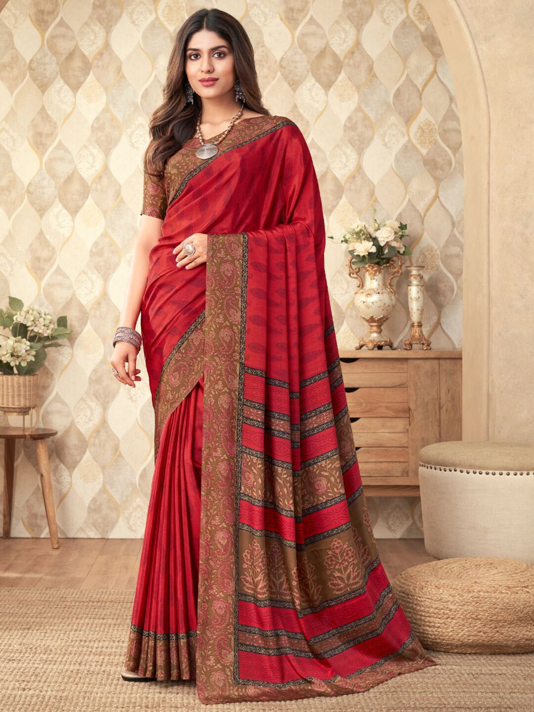 

Kasak Paisley Printed Pure Crepe Saree, Red