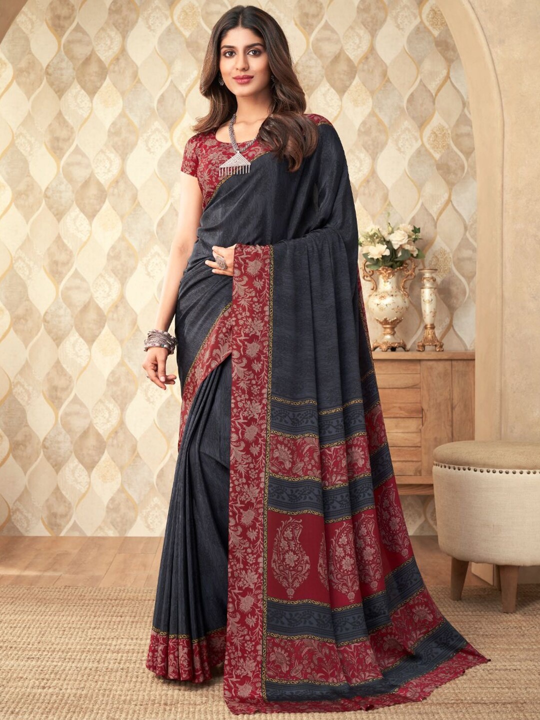 

Kasak Floral Printed Pure Crepe Saree, Black
