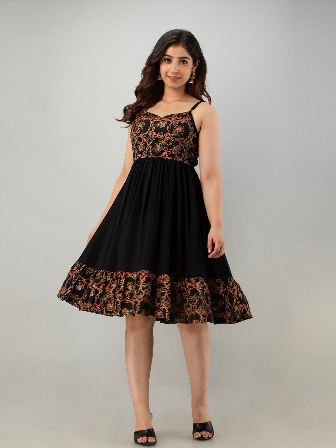 

KASHEEDA Black Floral Print Fit & Flare Dress