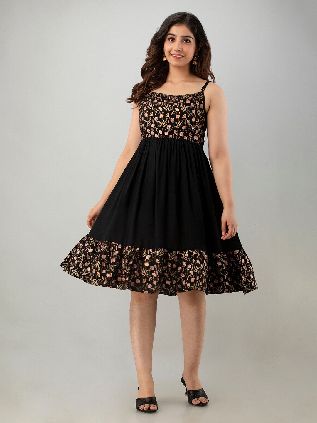 

KASHEEDA Black Floral Print Fit & Flare Dress