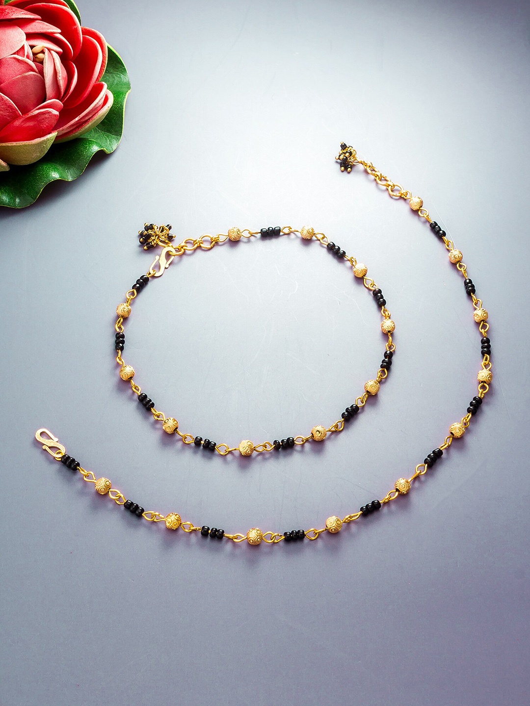 

aadita Set Of 2 Gold-Plated Stone-Studded & Beaded Anklets