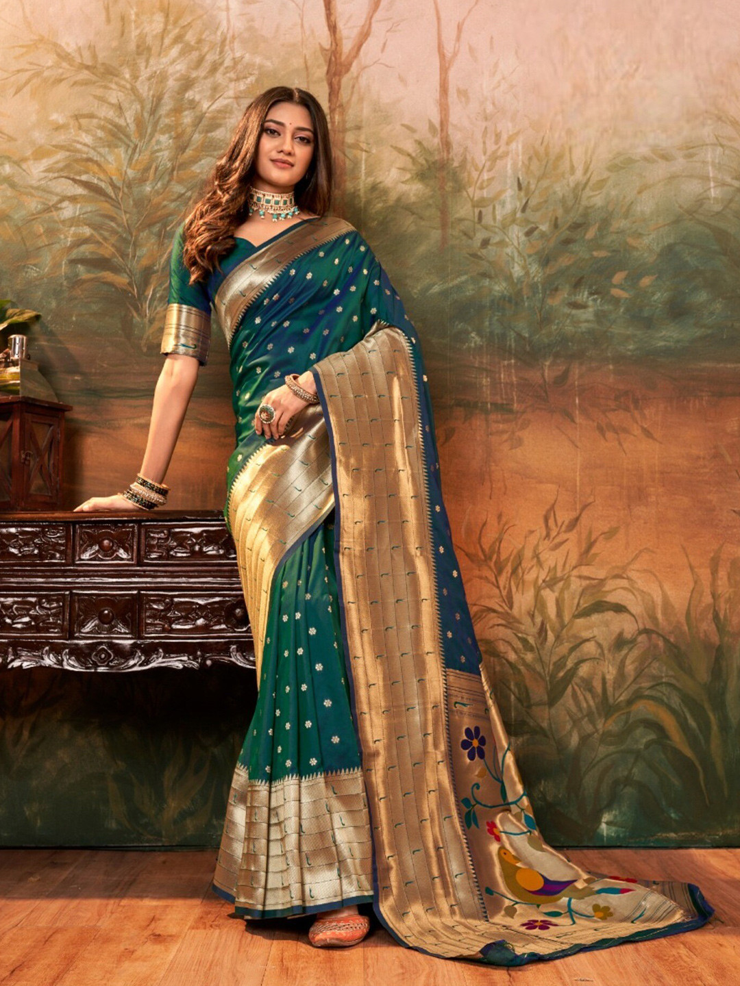 

Mitera Green & Gold-Toned Floral Woven Design Zari Silk Blend Paithani Saree