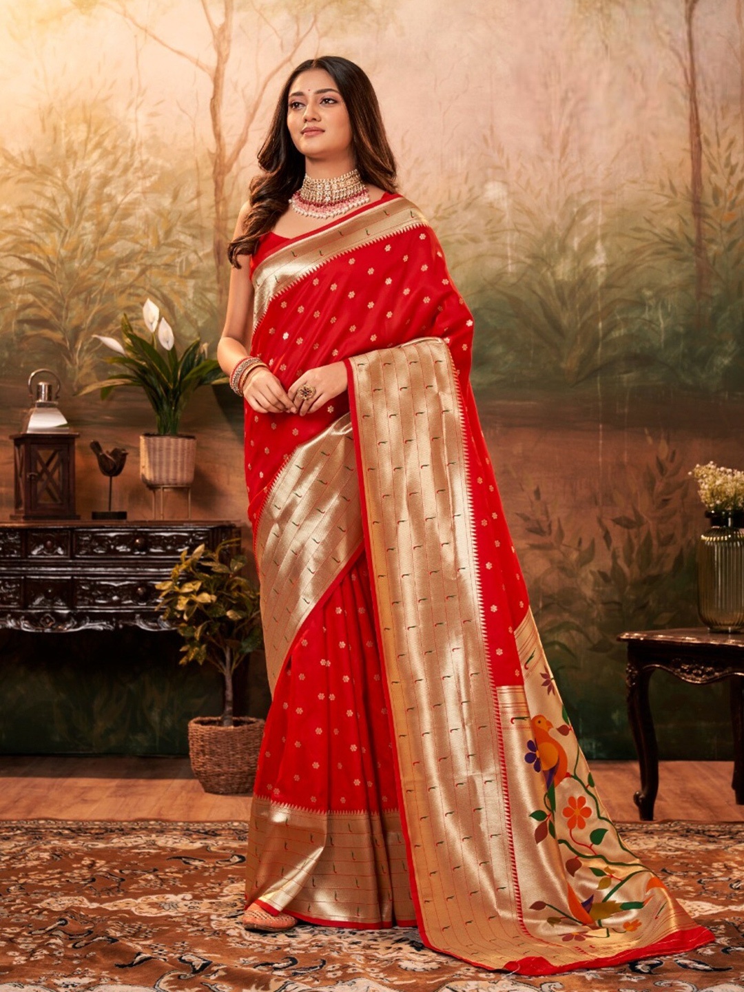 

Mitera Red & Gold-Toned Floral Woven Design Zari Silk Blend Paithani Saree