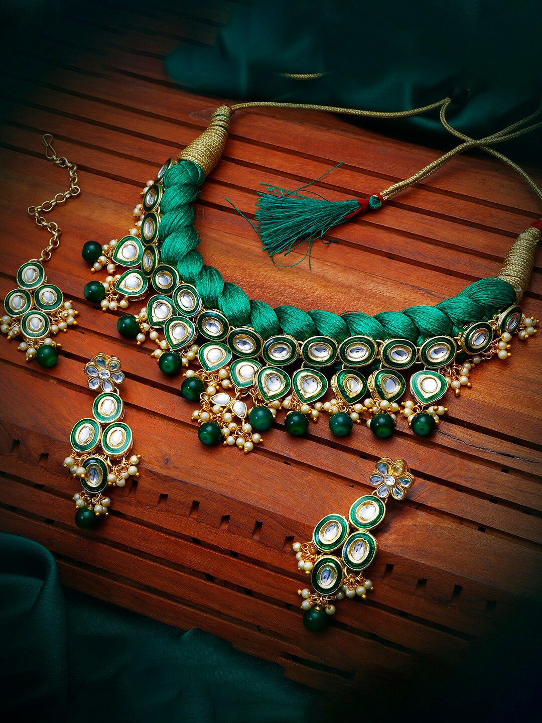 

Sukkhi Gold-Plated Kundan-Studded Jewellery Set