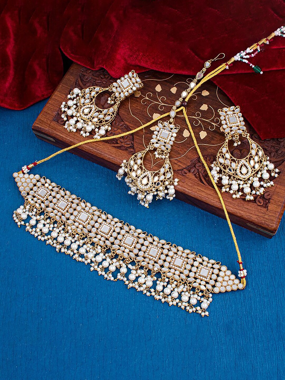 

Sukkhi Gold-Plated Stone-Studded & Beaded Jewellery Set