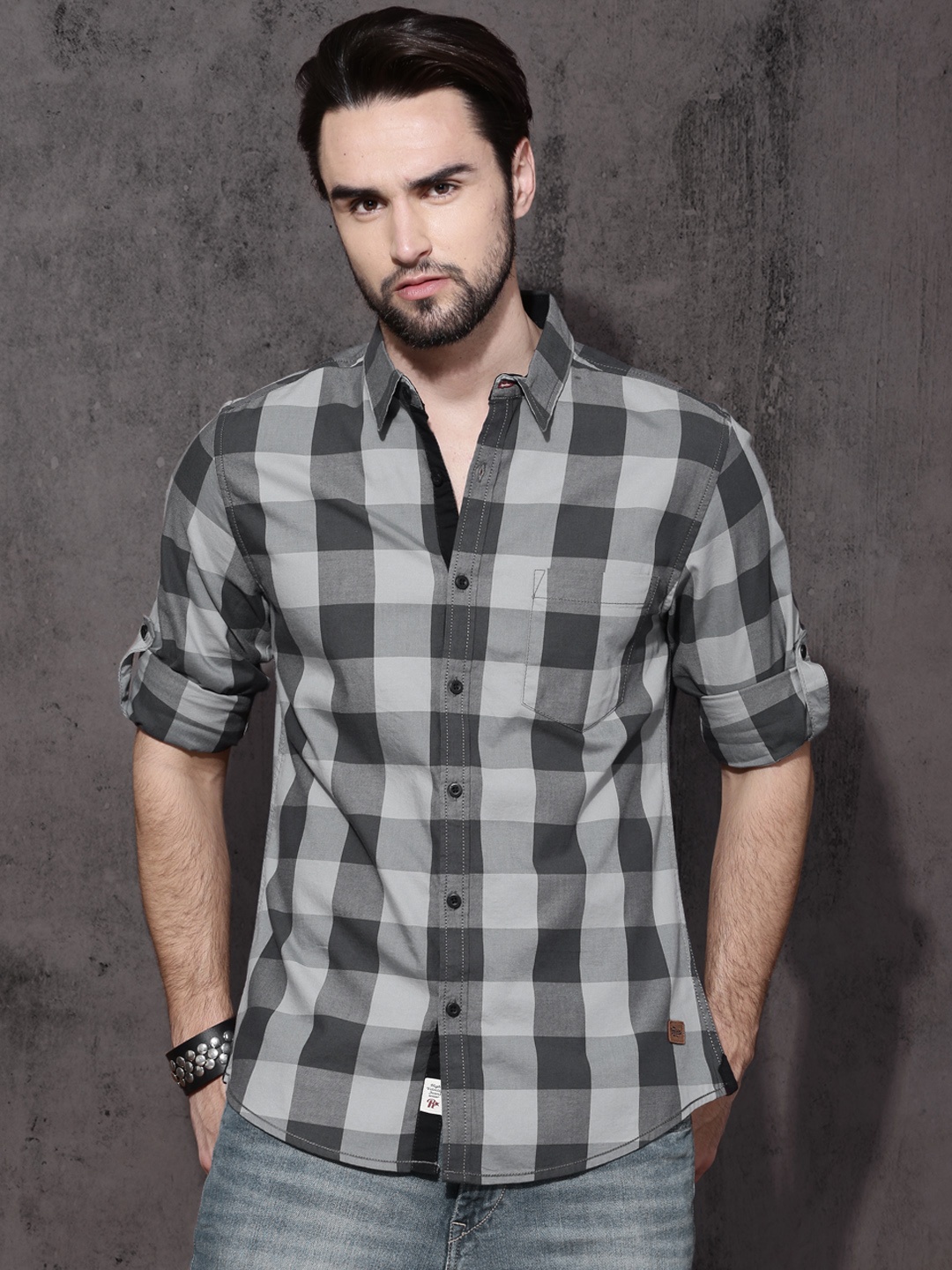 

Roadster Men Grey Regular Fit Checked Casual Shirt