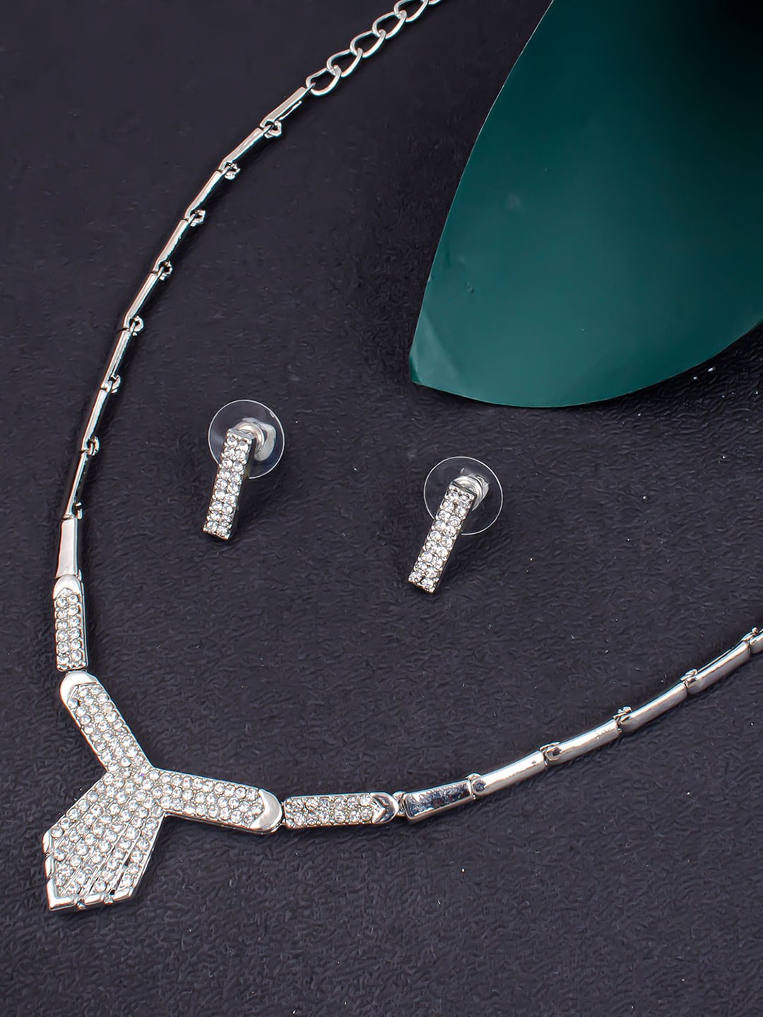 

Sukkhi Marvellous Rhodium-Plated Stone Studded Jewellery Set, Silver