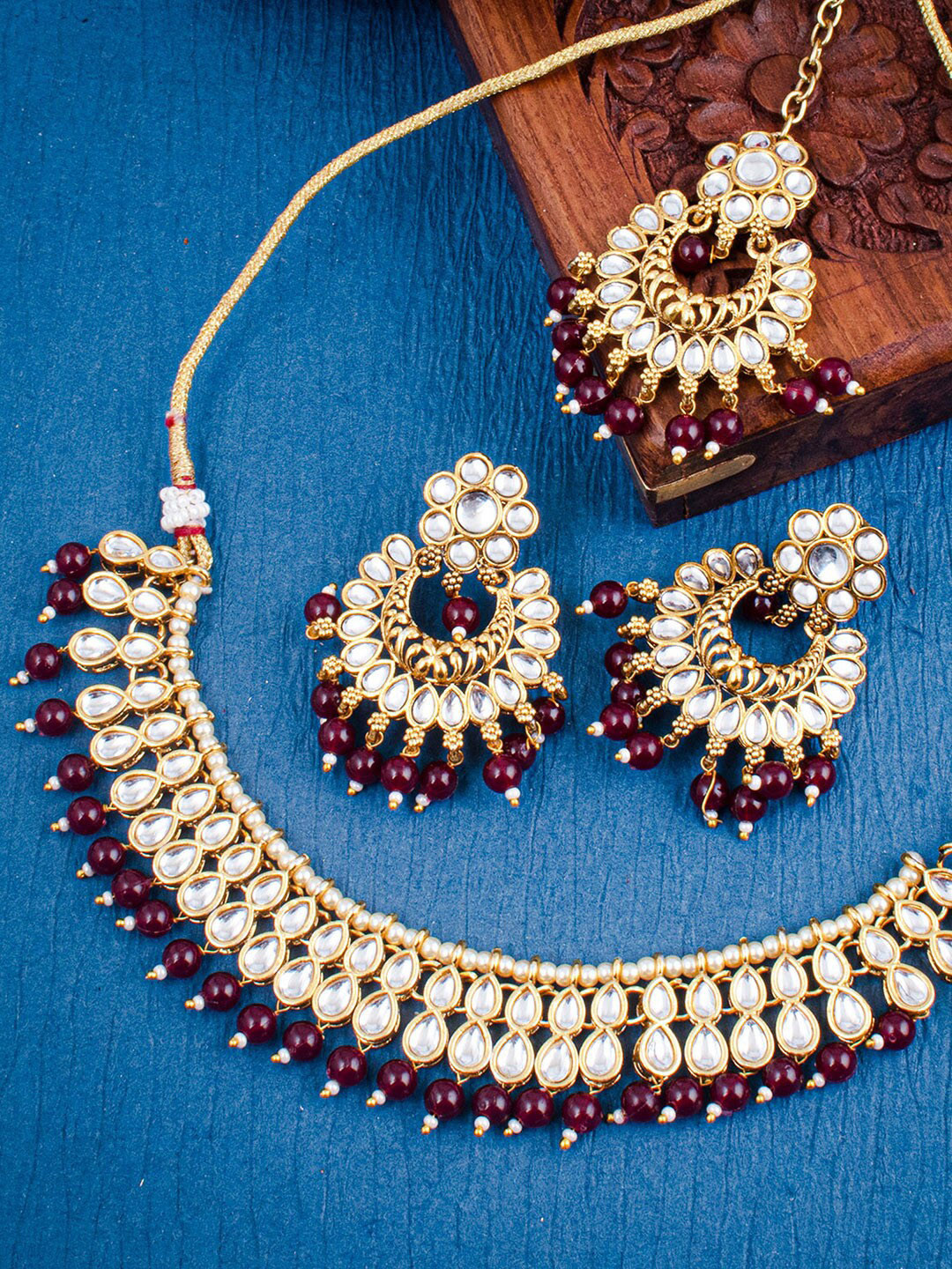 

Sukkhi Gold-Plated Kundan Studded & Beaded Necklace & Earrings With Maang Tika