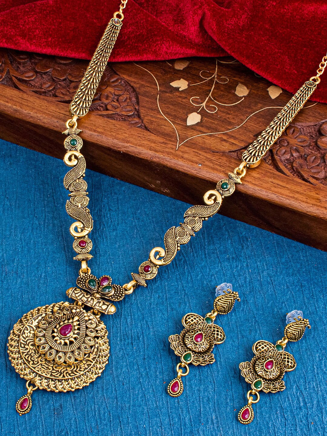 

Sukkhi Gold-Plated Stone-Studded Jewellery Set