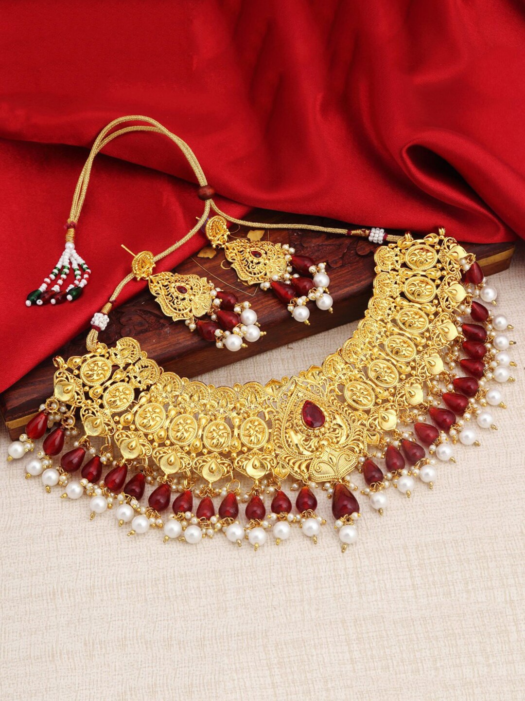 

Sukkhi Gold-Plated Stone-Studded & Beaded Jewellery Set