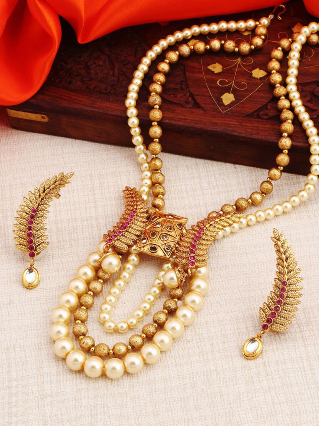 

Sukkhi Gold-Plated Stone Studded Necklace & Earrings