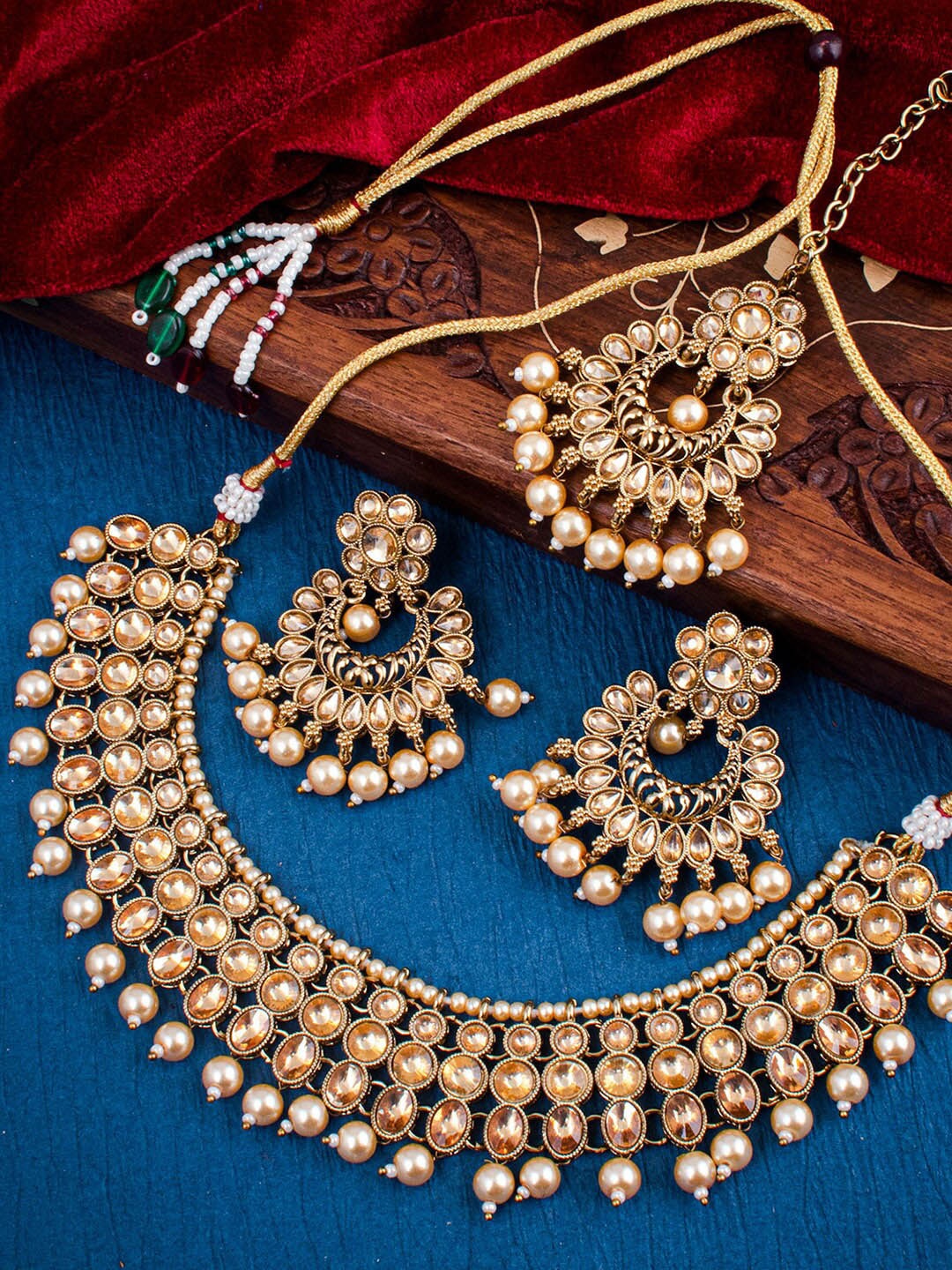 

Sukkhi Gold-Plated Kundan-Studded & Beaded Jewellery Set