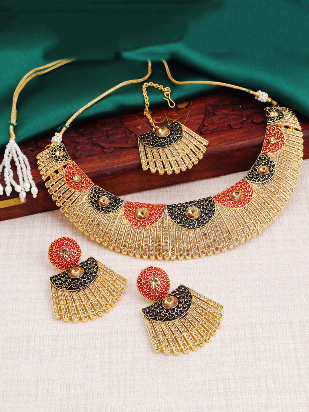 

Sukkhi Gold-Plated Jewellery Set