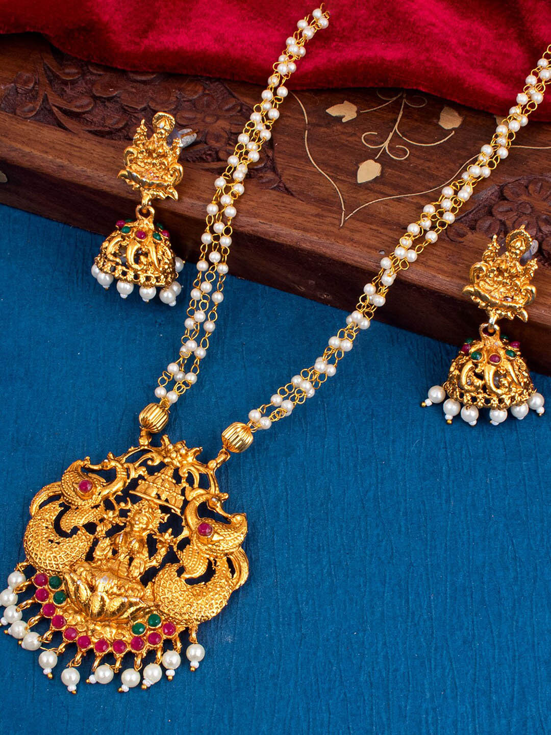 

Sukkhi Gold-Plated Stone Studded & Pearl Beaded Jewellery Set