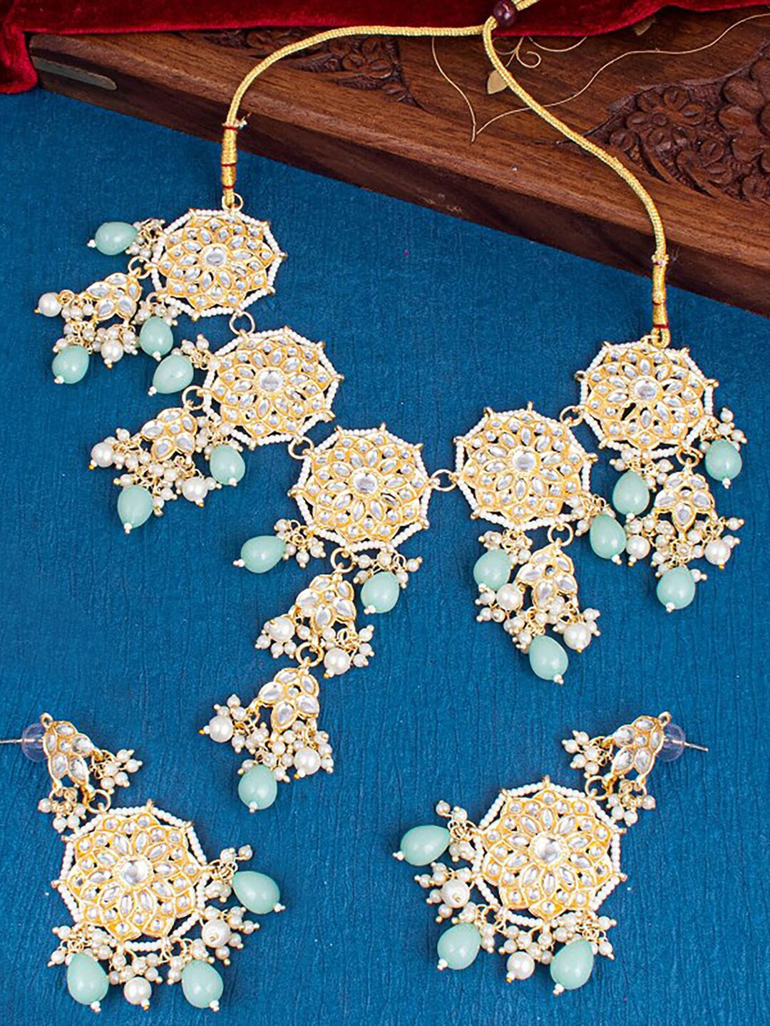 

Sukkhi Gold-Plated Kundan-Studded & Beaded Jewellery Set
