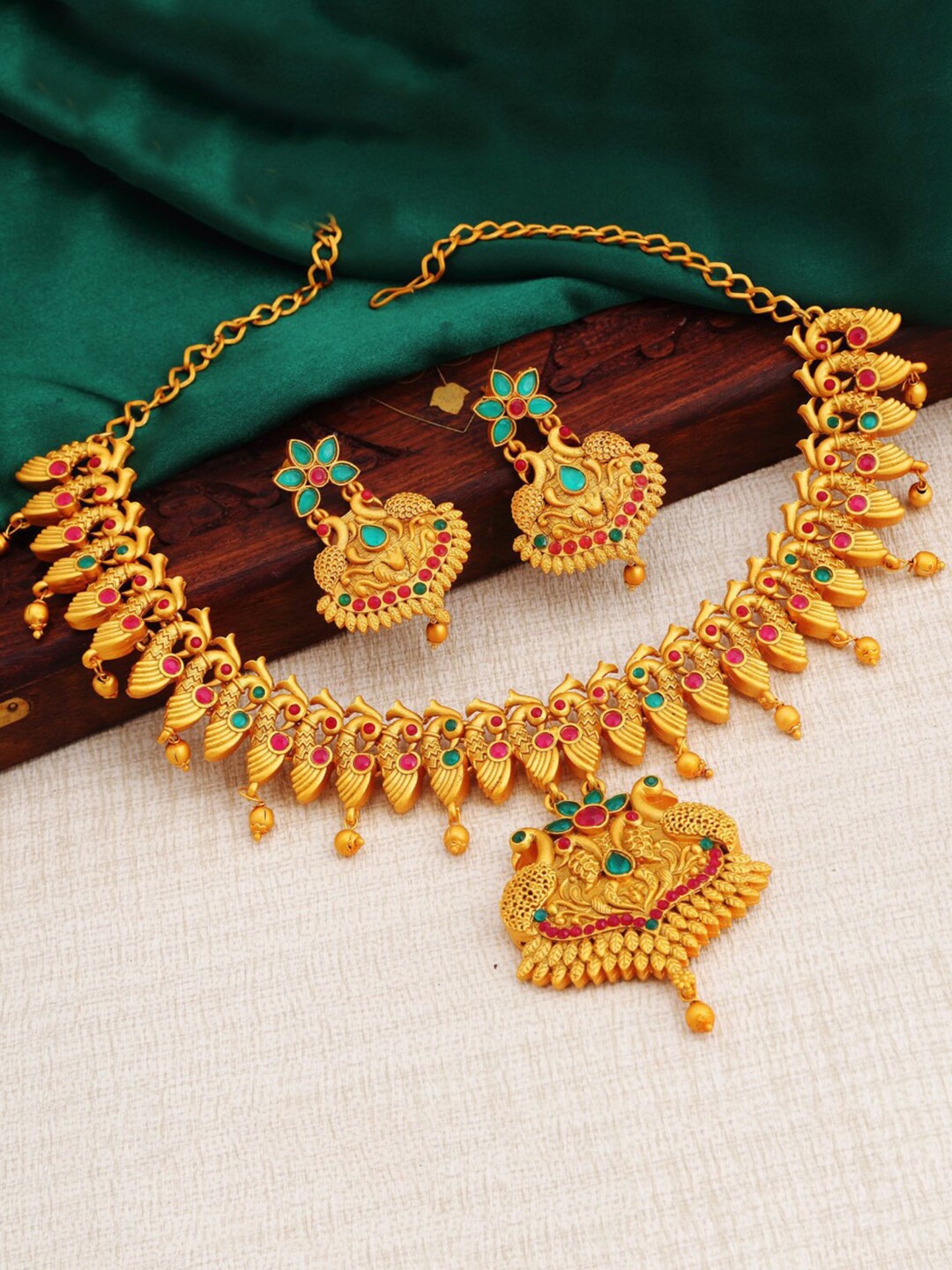 

Sukkhi Gold-Plated Stone Studded & Beaded Peacock Jewellery Set