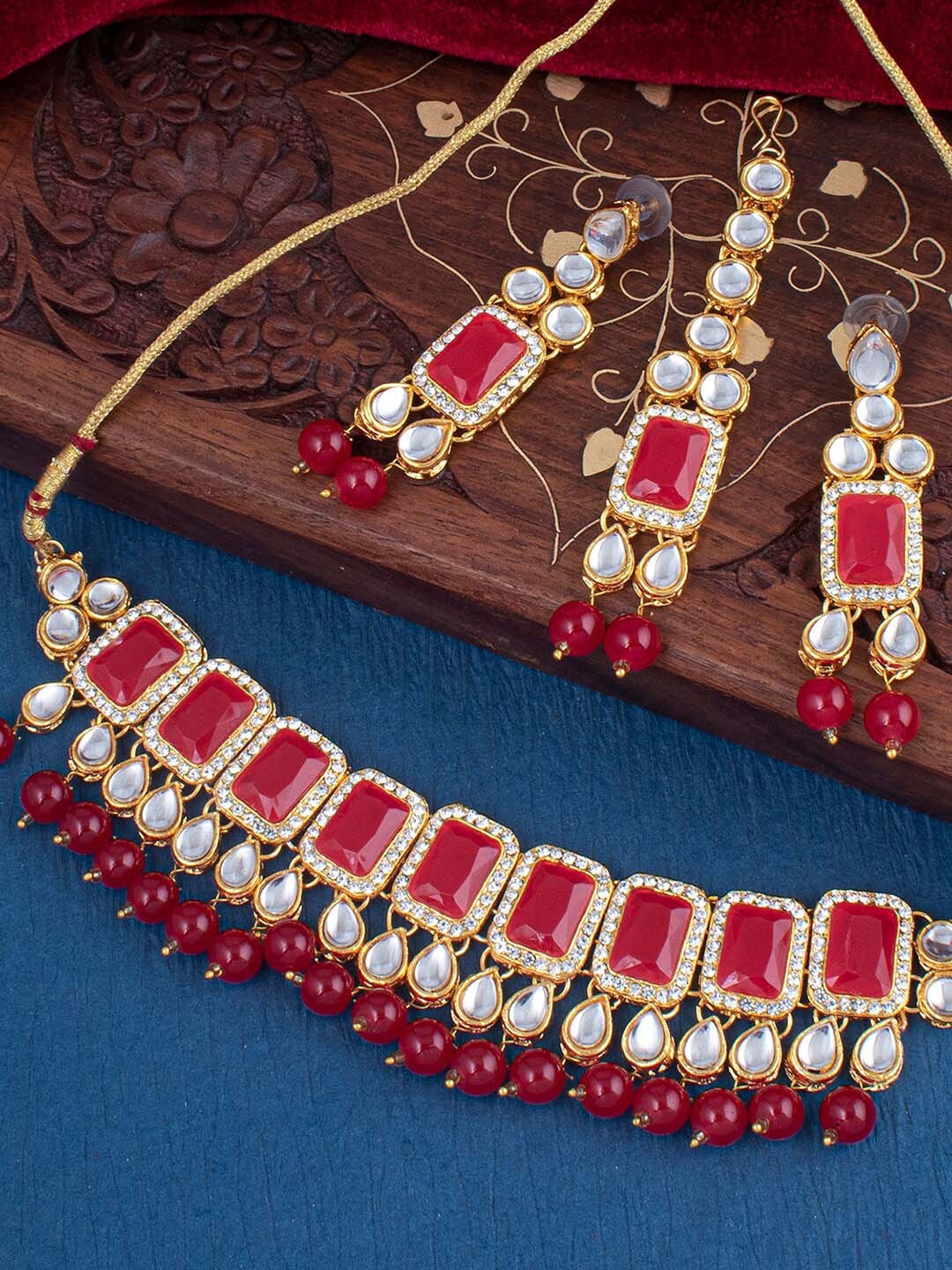 

Sukkhi Gold-Plated Kundan Studded & Pearls Beaded Jewellery Set