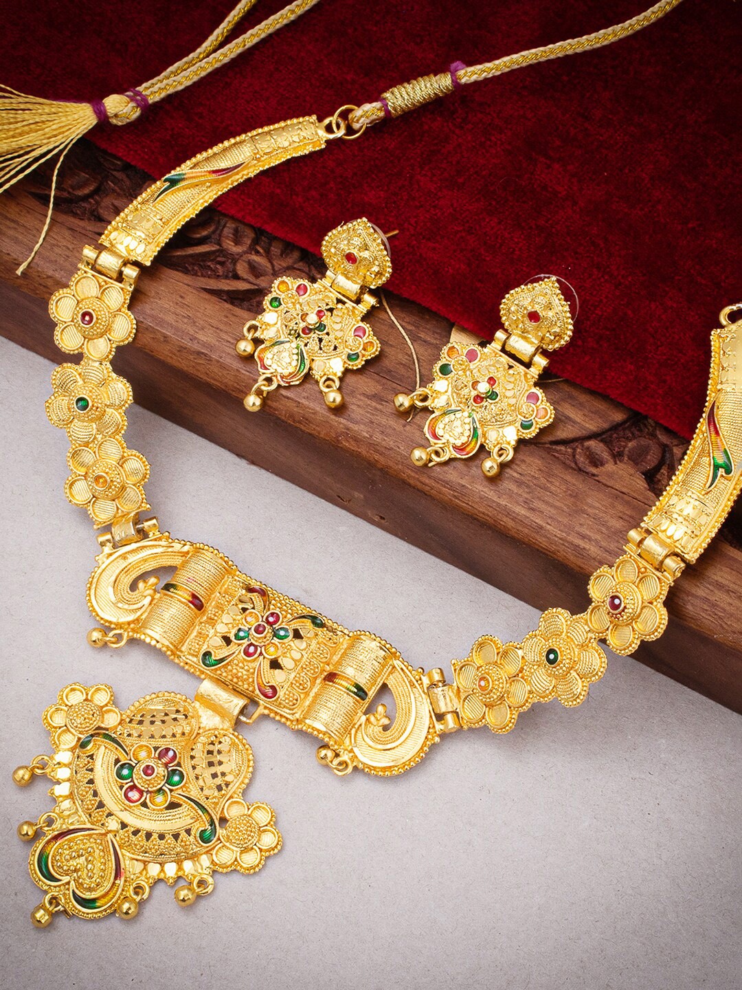 

Sukkhi Gold-Plated Floral Jewellery Set