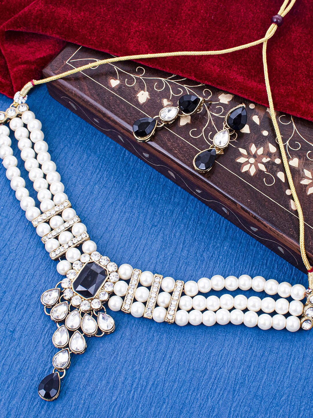 

Sukkhi Gold-Plated Kundan-Studded & Pearls-Beaded Jewellery Set
