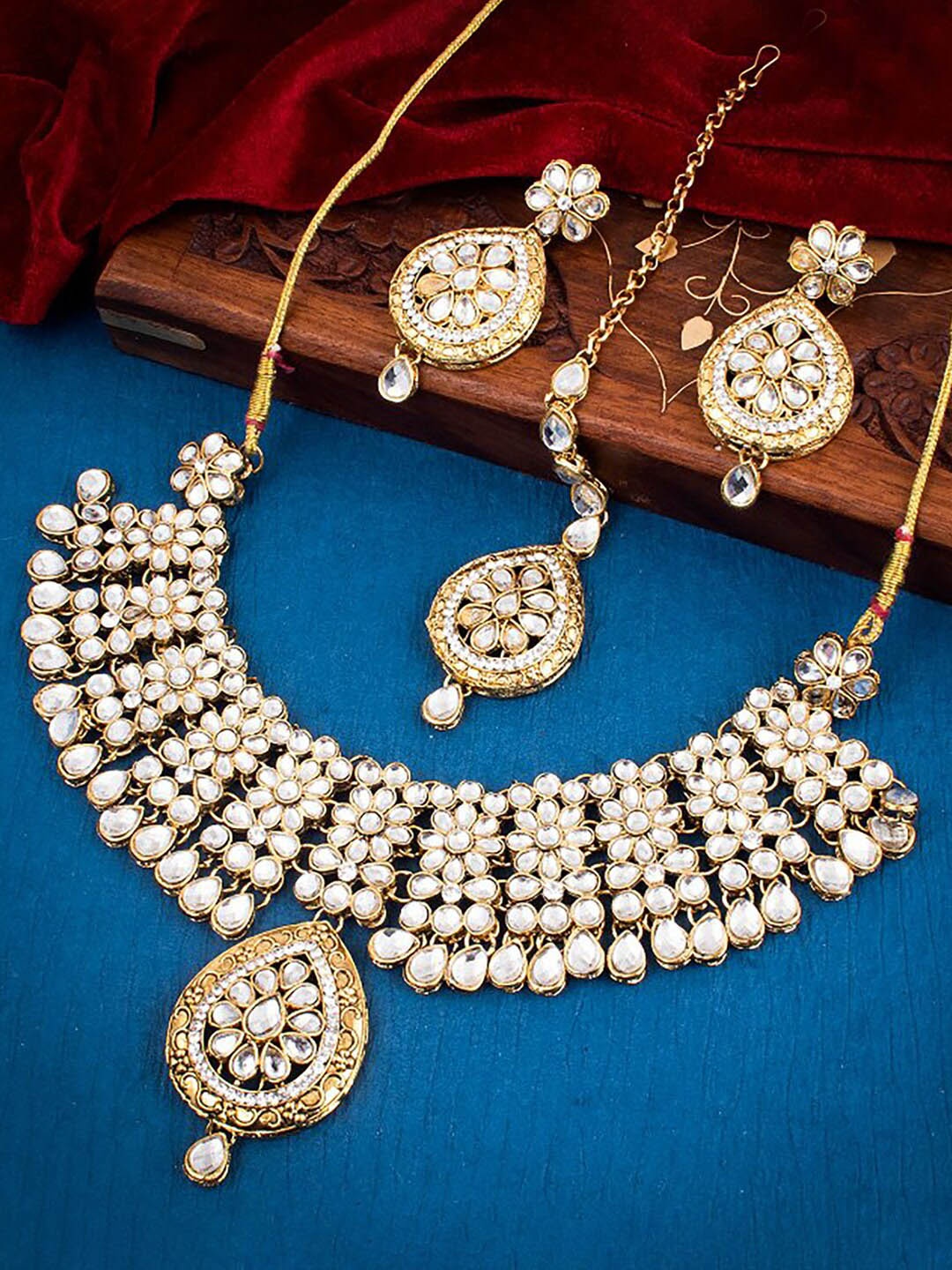 

Sukkhi Gold-Plated Kundan Studded Jewellery Set