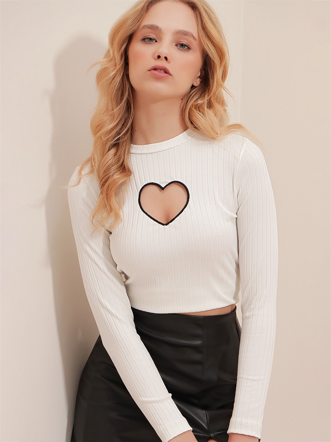 Trend Alacati stili Ribbed Cut Out Pure Cotton Fitted Crop Top, White