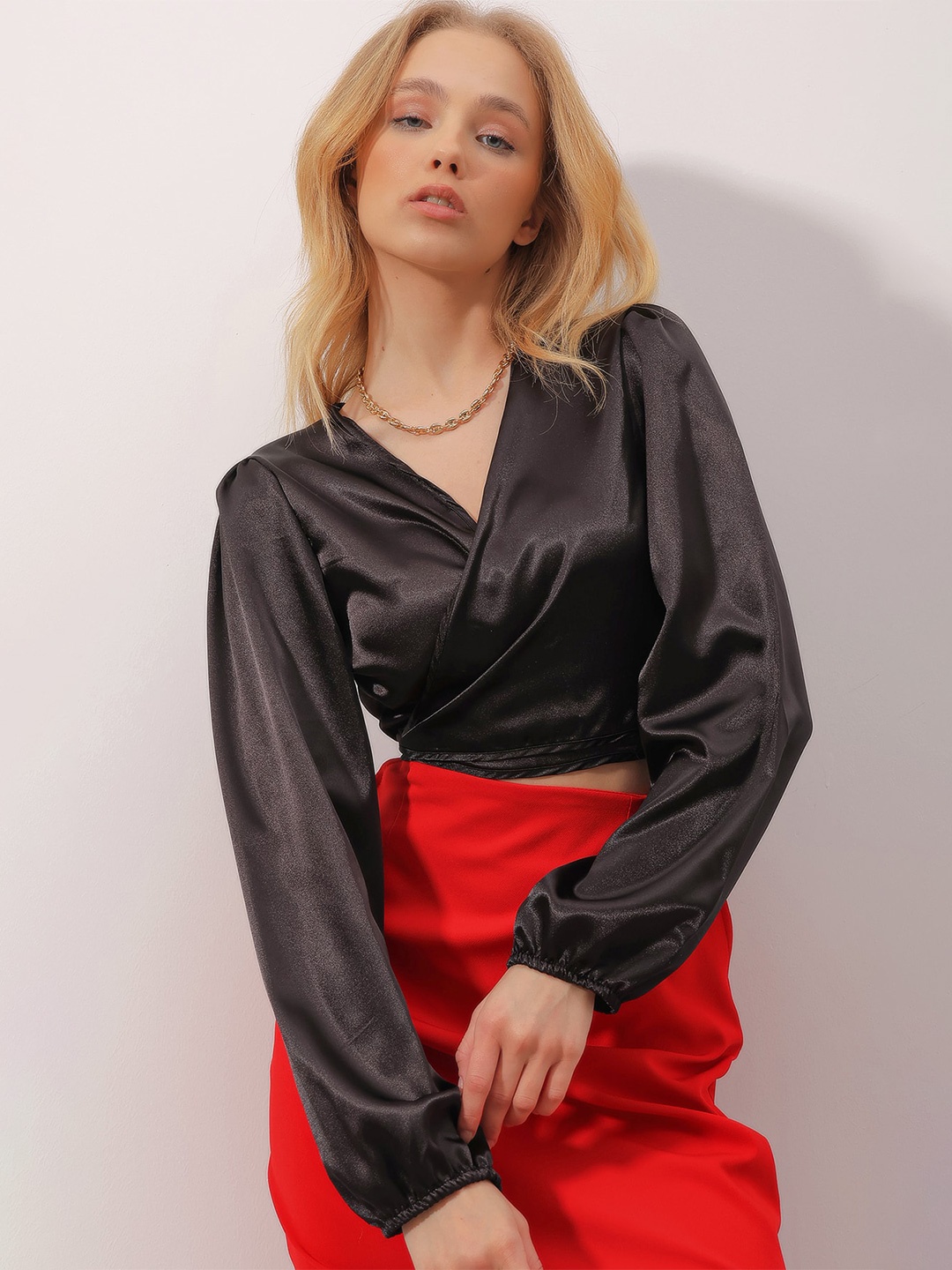

Trend Alacati stili V-Neck Puff Sleeves Wrap Top, Black