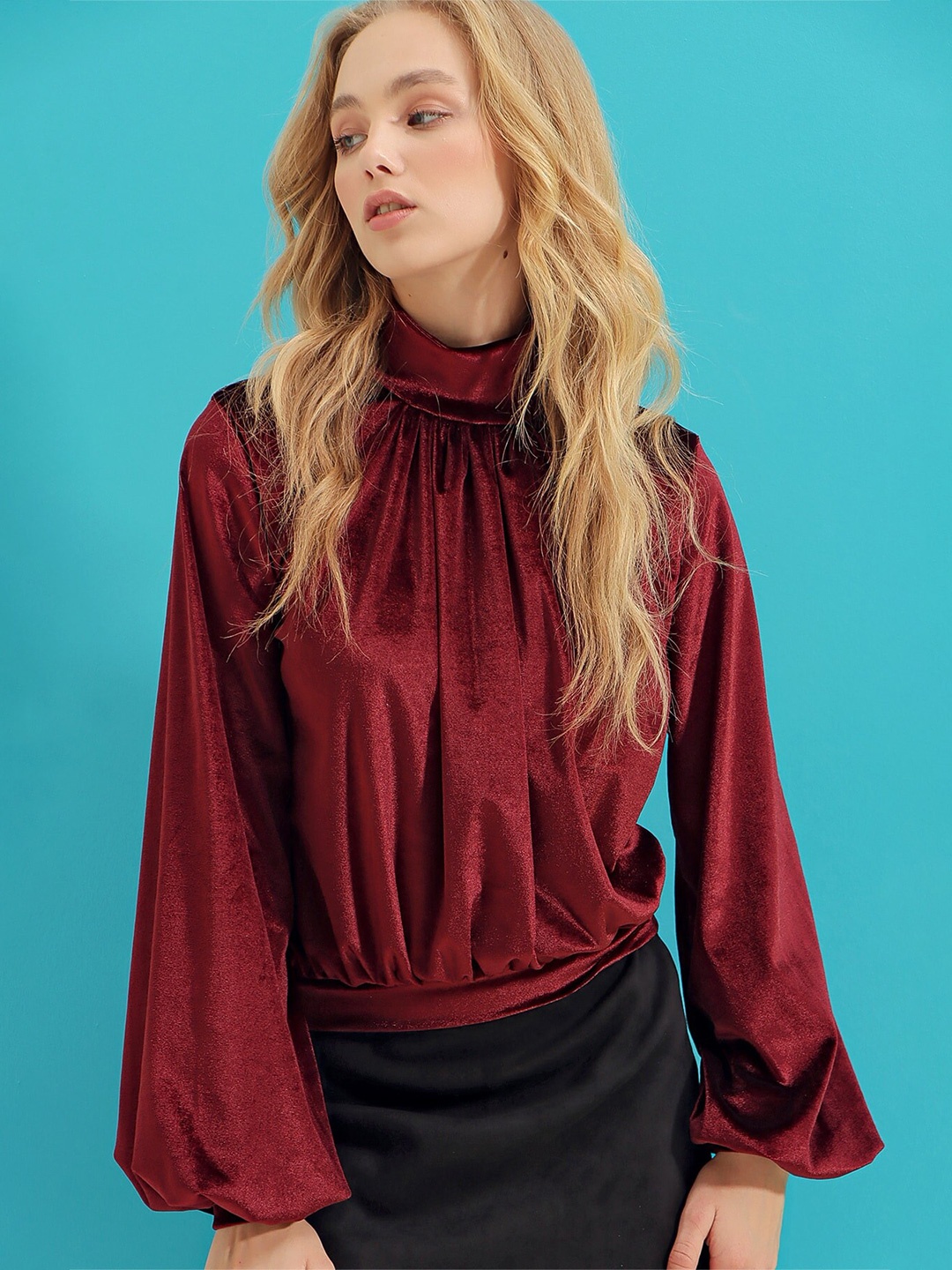 

Trend Alacati stili High Neck Puff Sleeves Blouson Top, Maroon