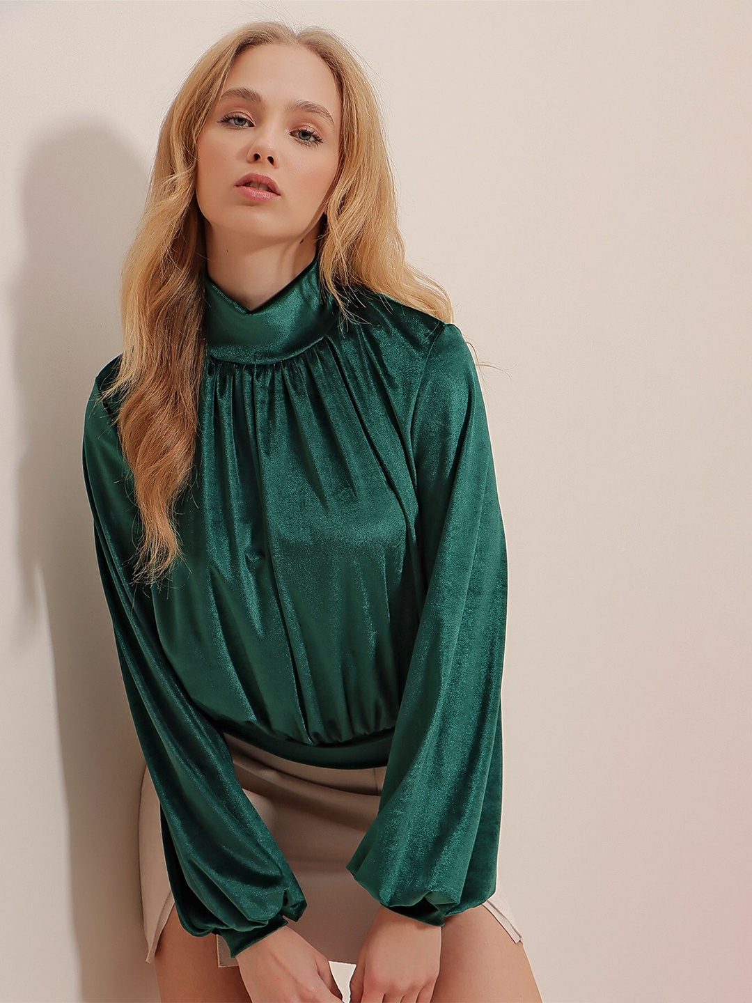 

Trend Alacati stili High Neck Puff Sleeves Pleated Top, Green