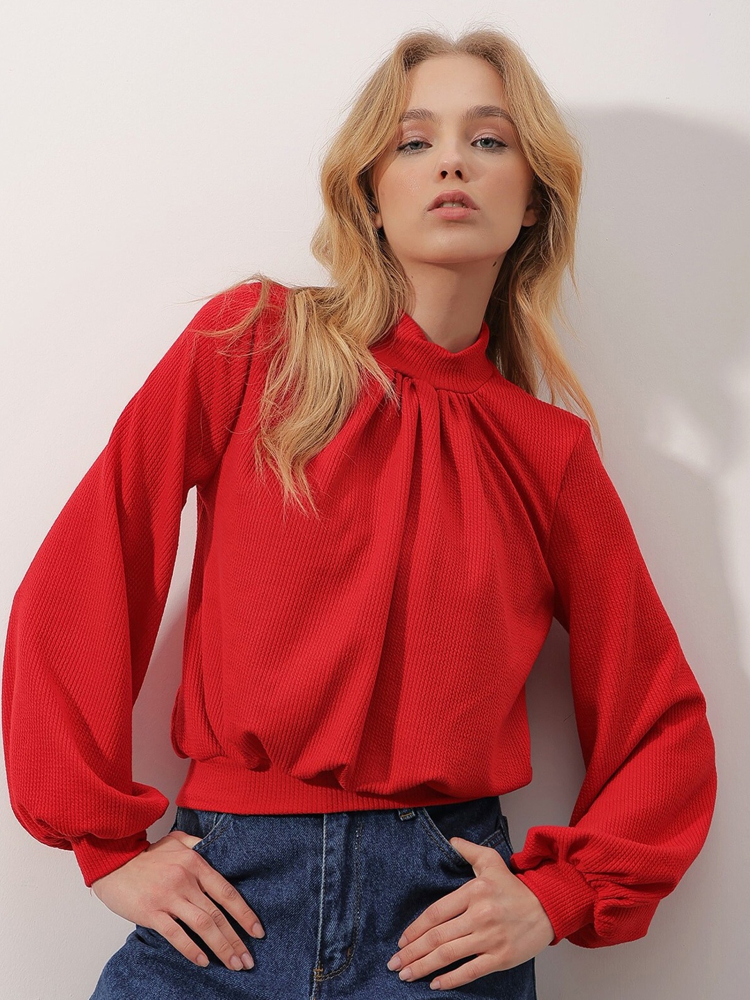 

Trend Alacati stili High Neck Puff Sleeves Blouson Top, Red