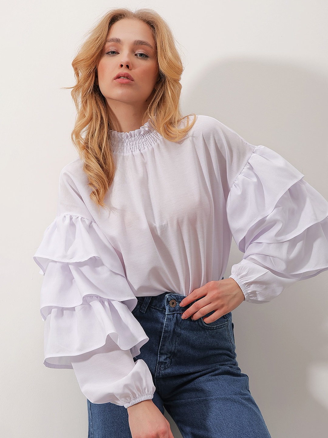 

Trend Alacati stili High Neck Ruffled Sleeves Top, White