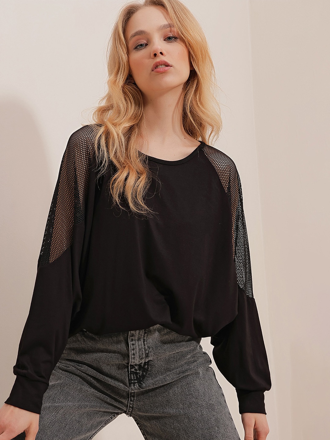 

Trend Alacati stili Round Neck Blouson Top, Black