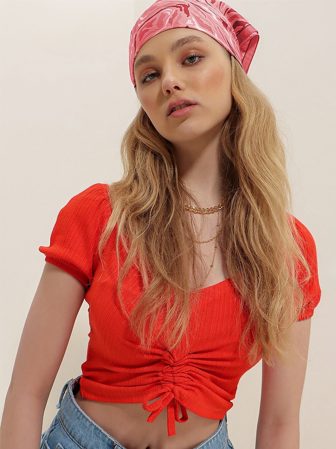 

Trend Alacati stili Ruched Tie Up Crop Top, Red