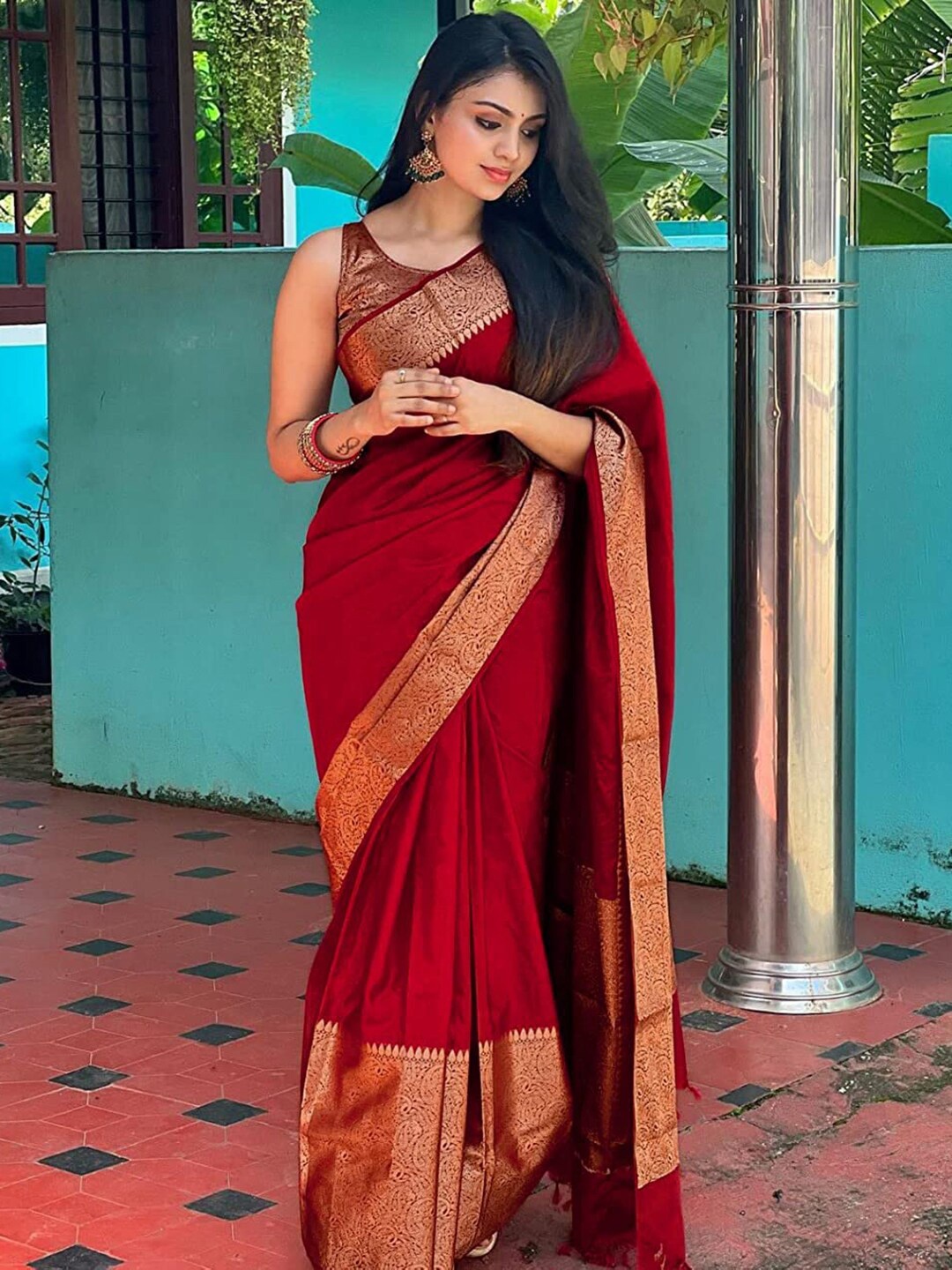 

KALINI Ethnic Motif Woven Design Zari Banarasi Saree, Maroon