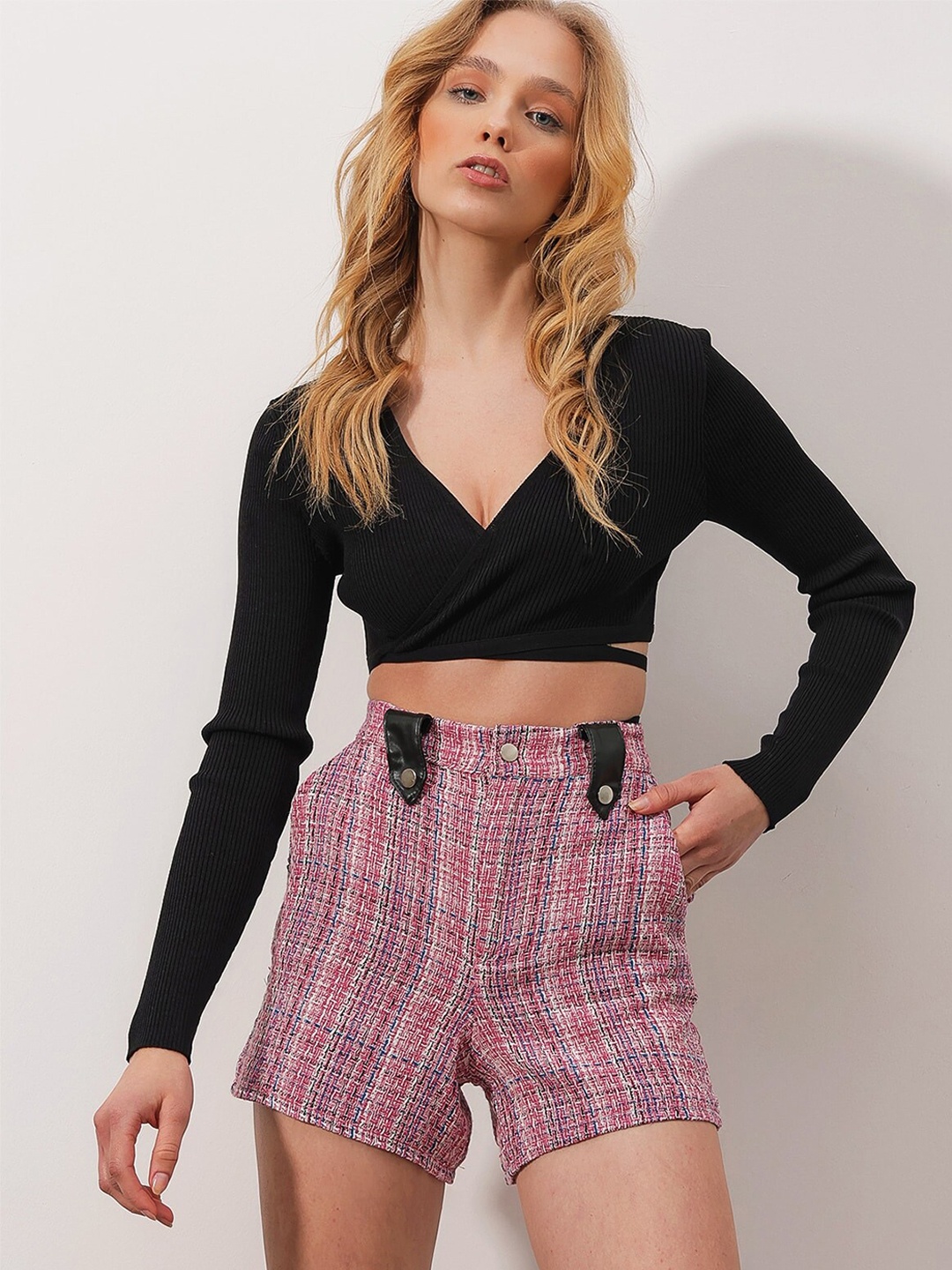 

Trend Alacati stili Women Checked High-Rise Shorts, Pink