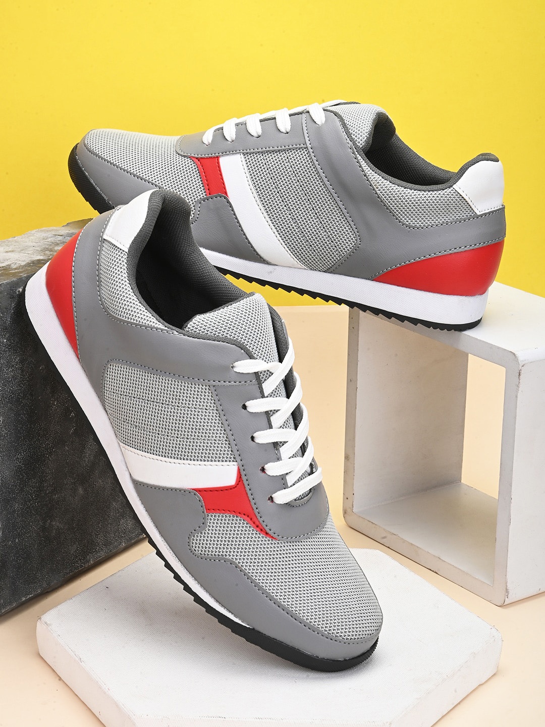

Mast & Harbour Men Grey &Red Textured Comfort Insole Basics Sneakers